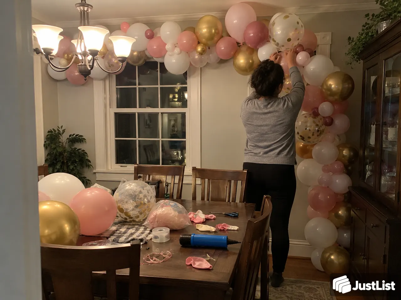 Balloons, table details and a simple party setup