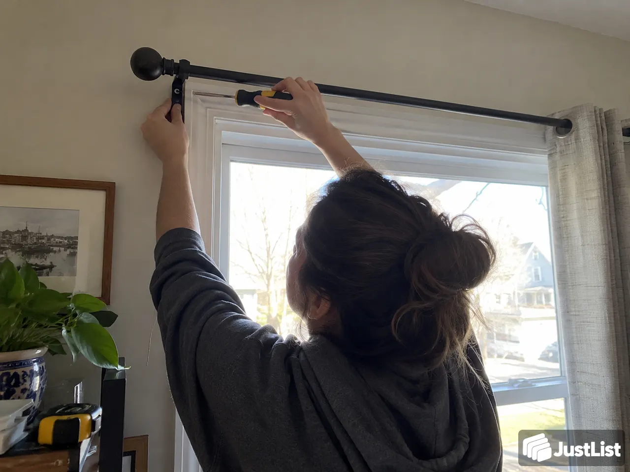 Window-treatment fitting help