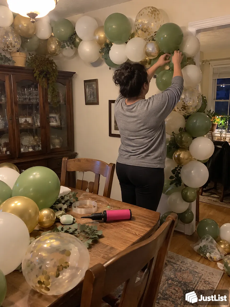 Small-event decoration setup · Chicago