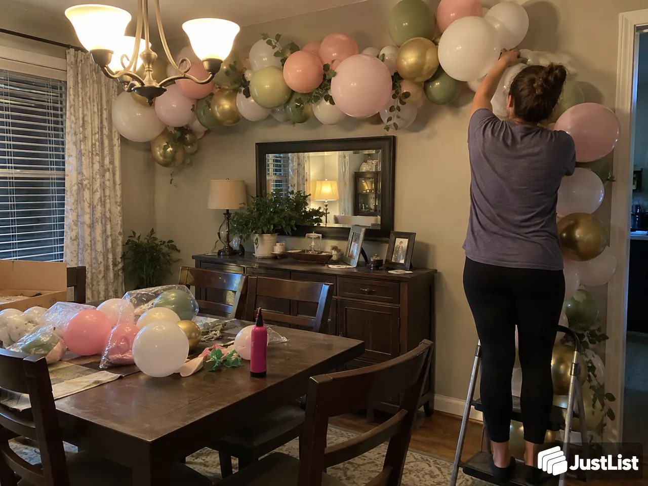 Small-event decoration setup