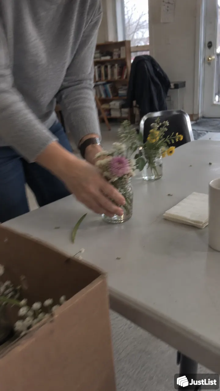 Small-event decoration setup · Minneapolis