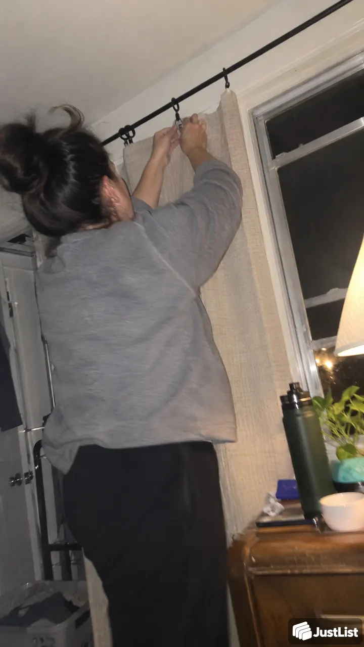 Window-treatment fitting help