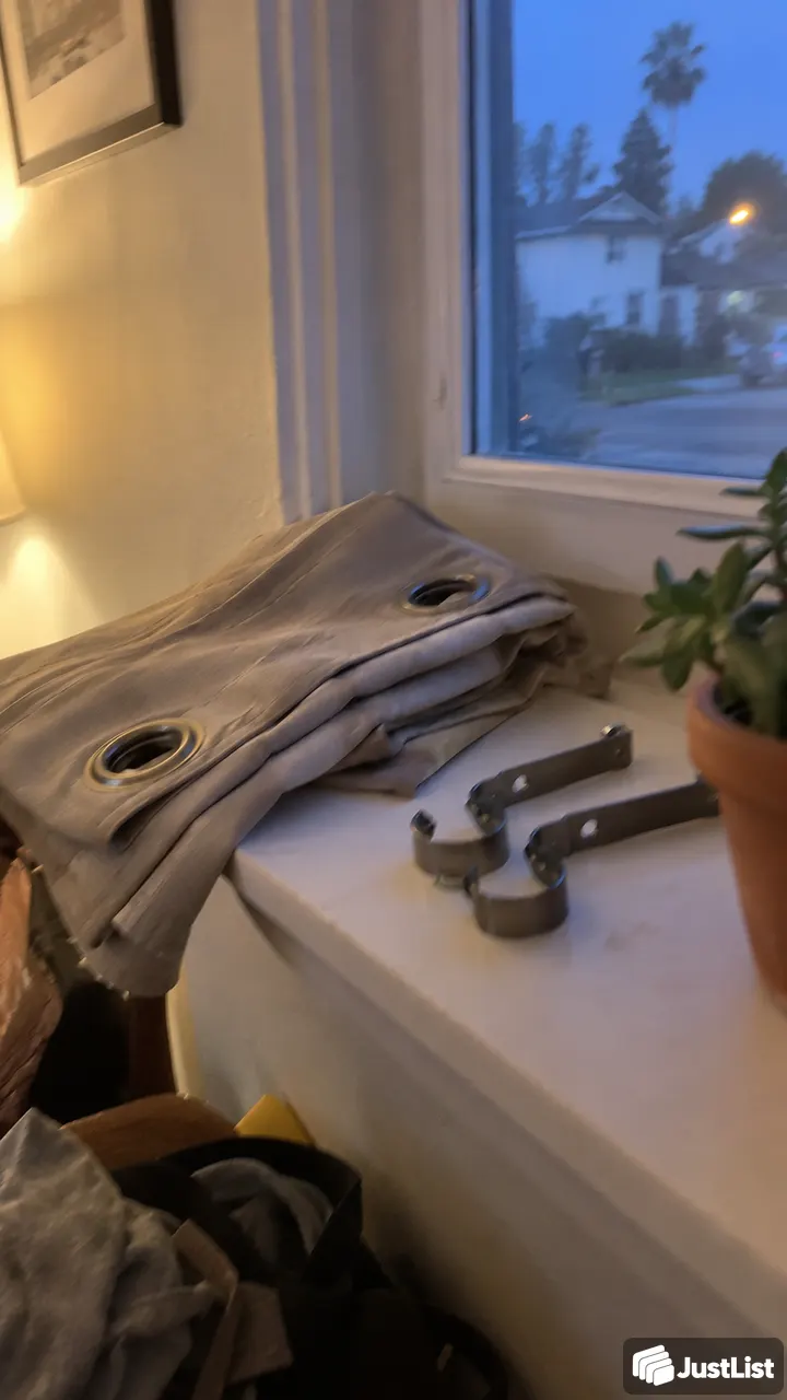 San Diego: Get the curtain rods up properly