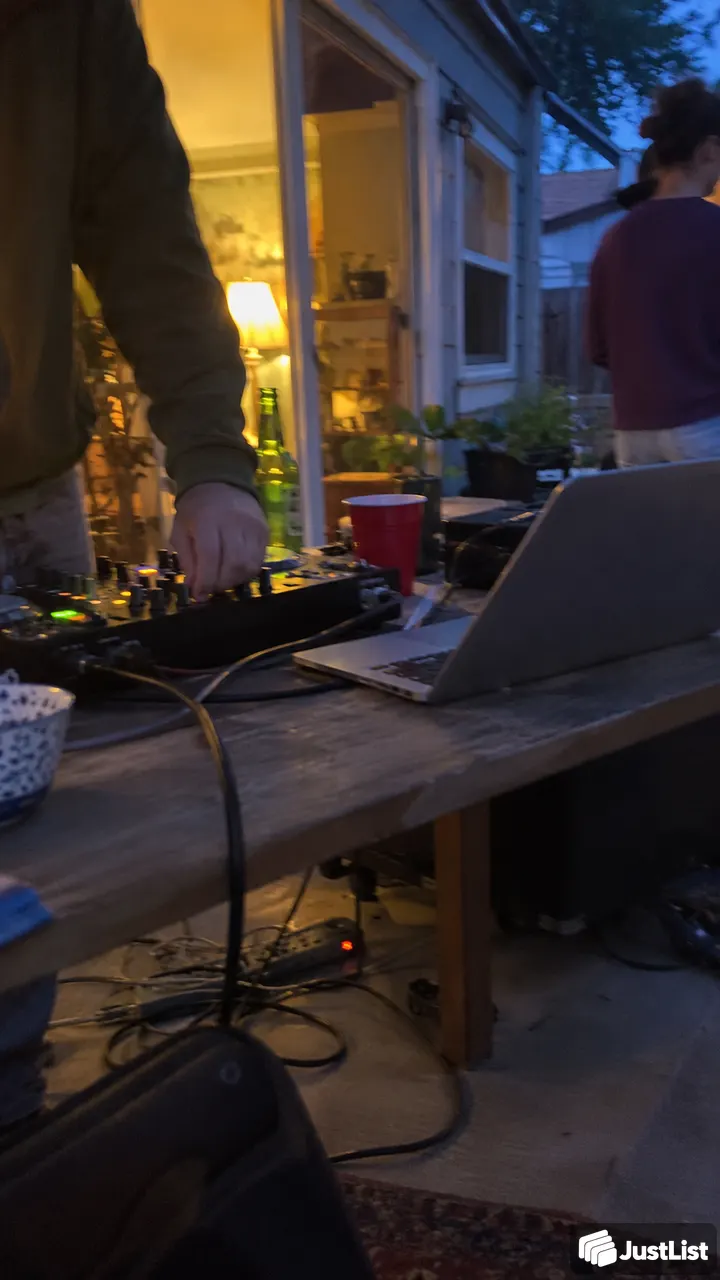 Good music, a sensible volume, a clear plan · Seattle