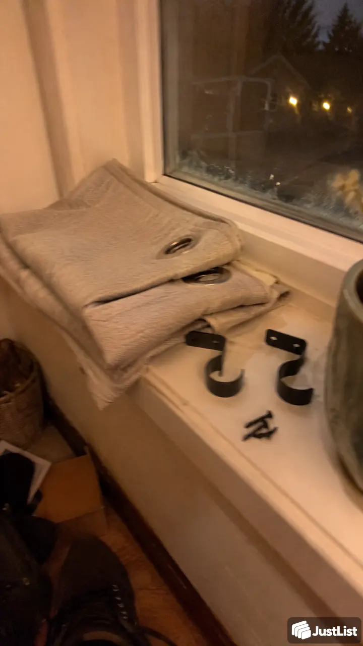 Seattle: Get the curtain rods up properly